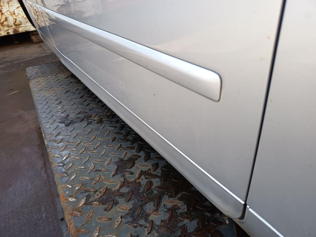 Audi A4 B6 original T&uuml;r vorn rechts Beifahrer Y7W Lichtsilber Bj 2003