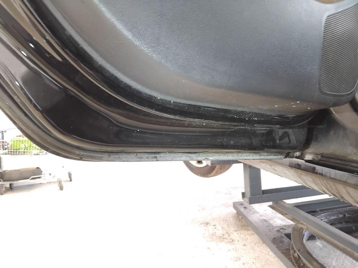 Peugeot 308 I T&uuml;r hinten links KTV black perla nera Flie&szlig;heck BJ2011 Mangel