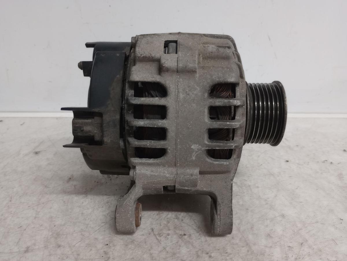 Renault Twingo II original Lichmaschine Generator Valeo 8200654541C Bj 2011