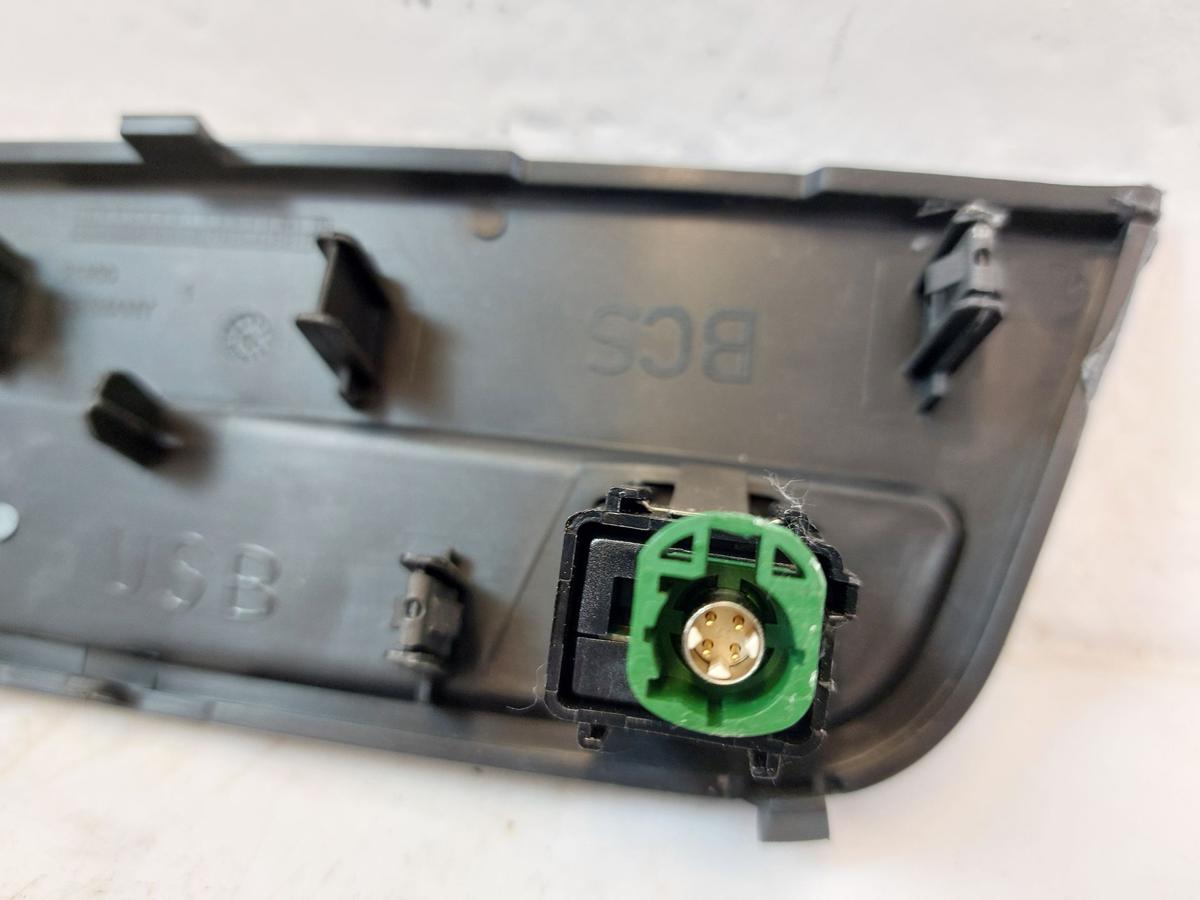 Audi Q2 Typ AG Mediaport USB Anschluss mit Zigarettenanzünder hinten OEM