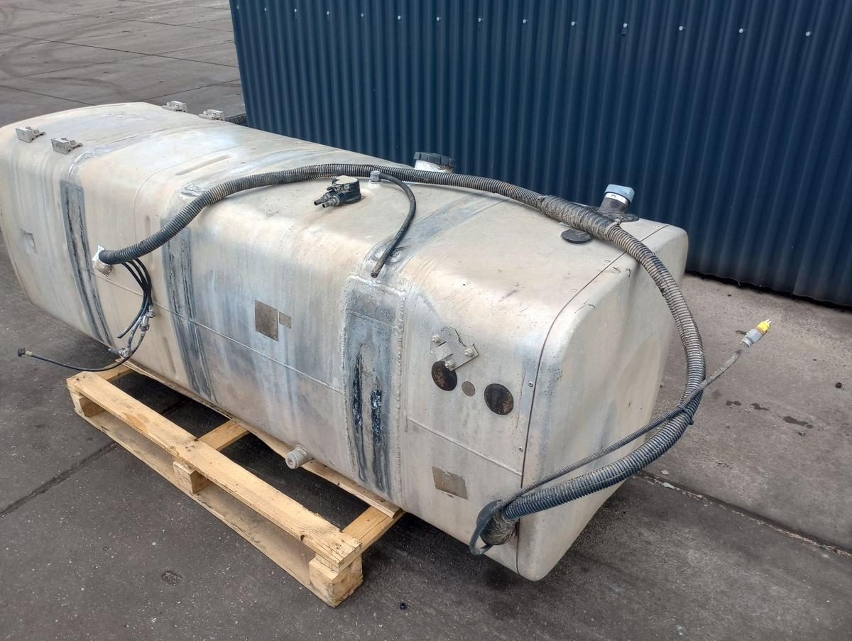 MAN TGS X 18.400 orig Kraftstofftank/ AdBlue /10,5L Diesel 294KW Bj 2009
