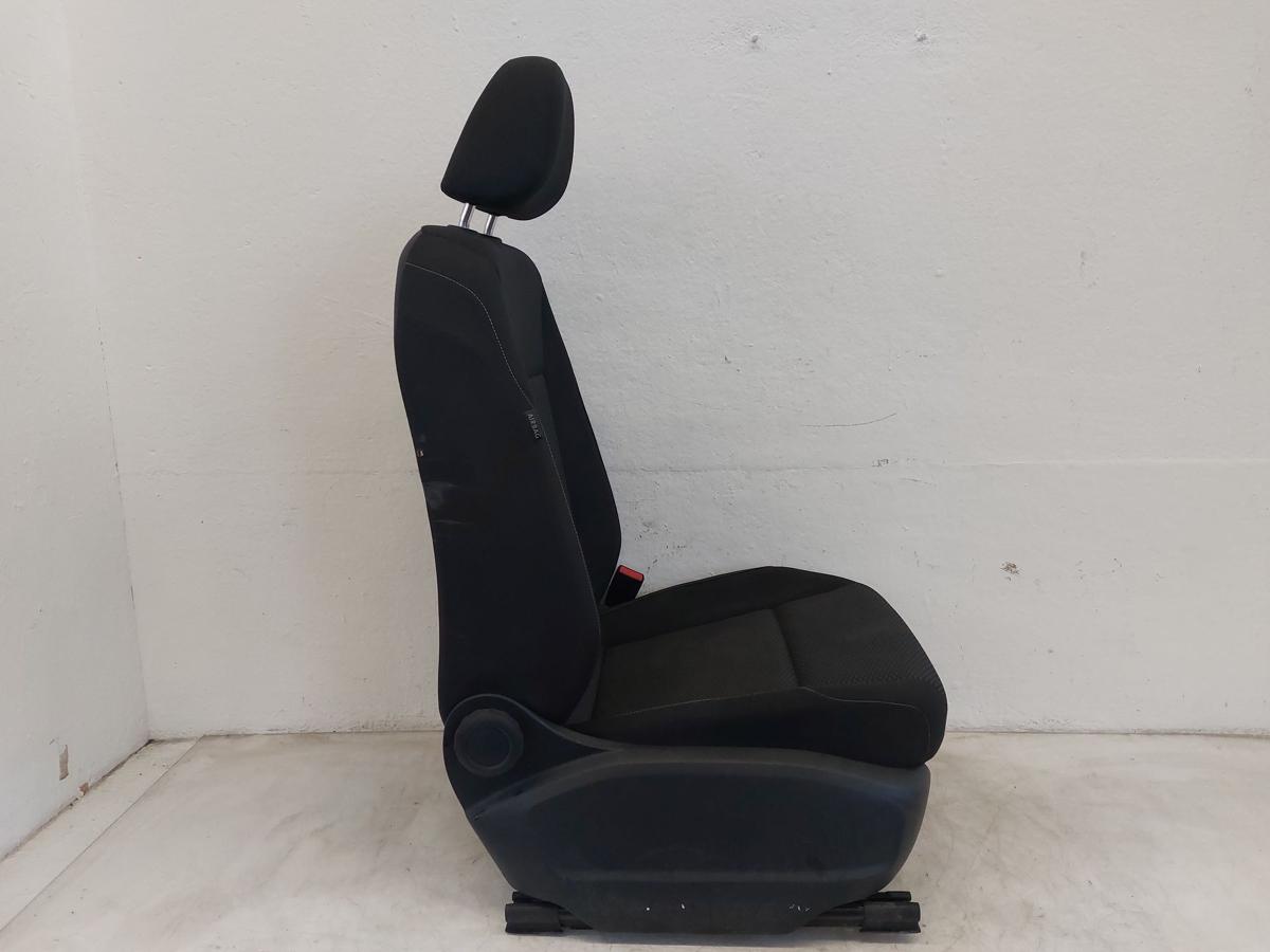 VW Golf Sportsvan AUV ab17 Sitz vorn rechts Beifahrersitz Stoff mit Heizung