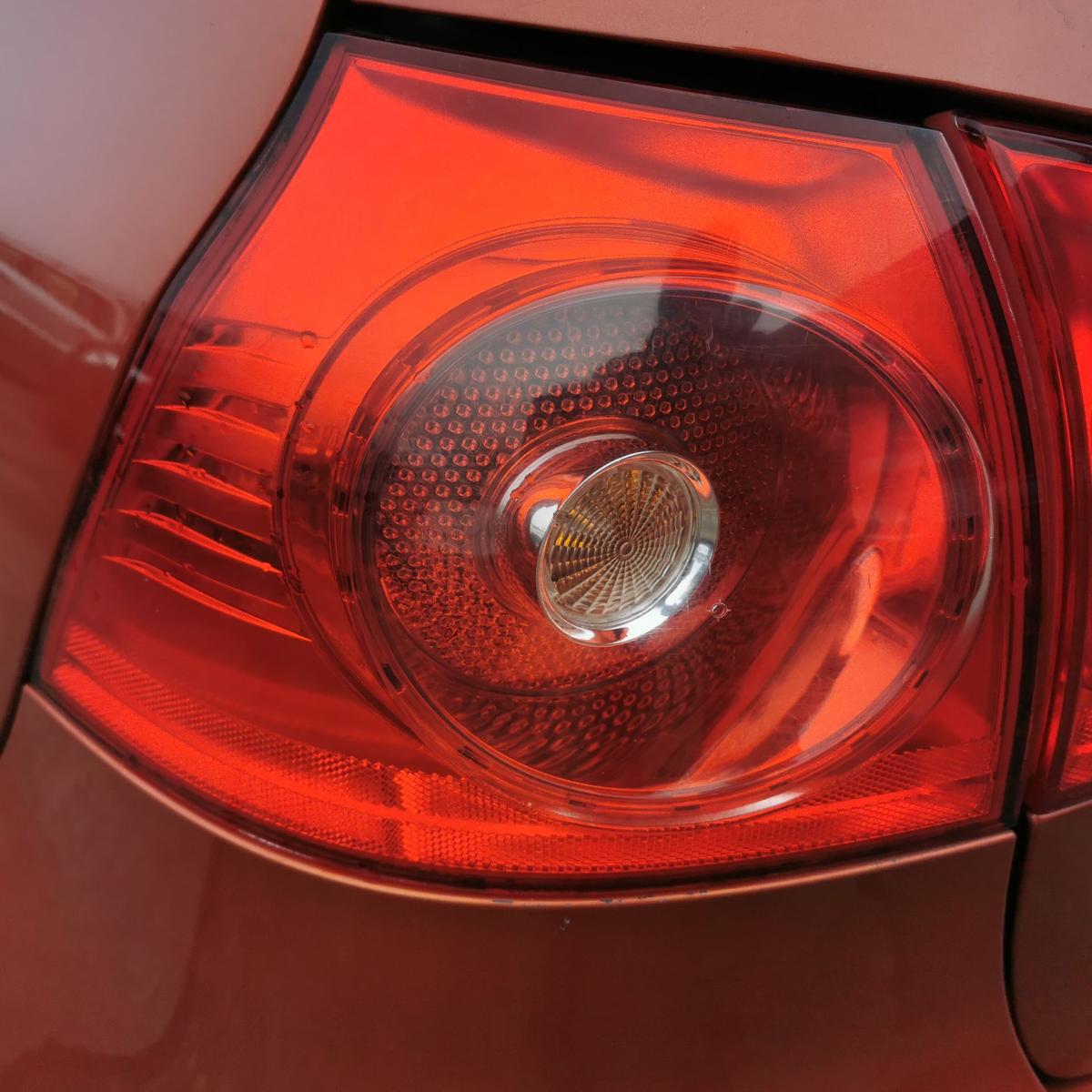 VW Golf V 5 1K Rückleuchte Schlussleuchte Lampe hinten aussen links 5 Türer