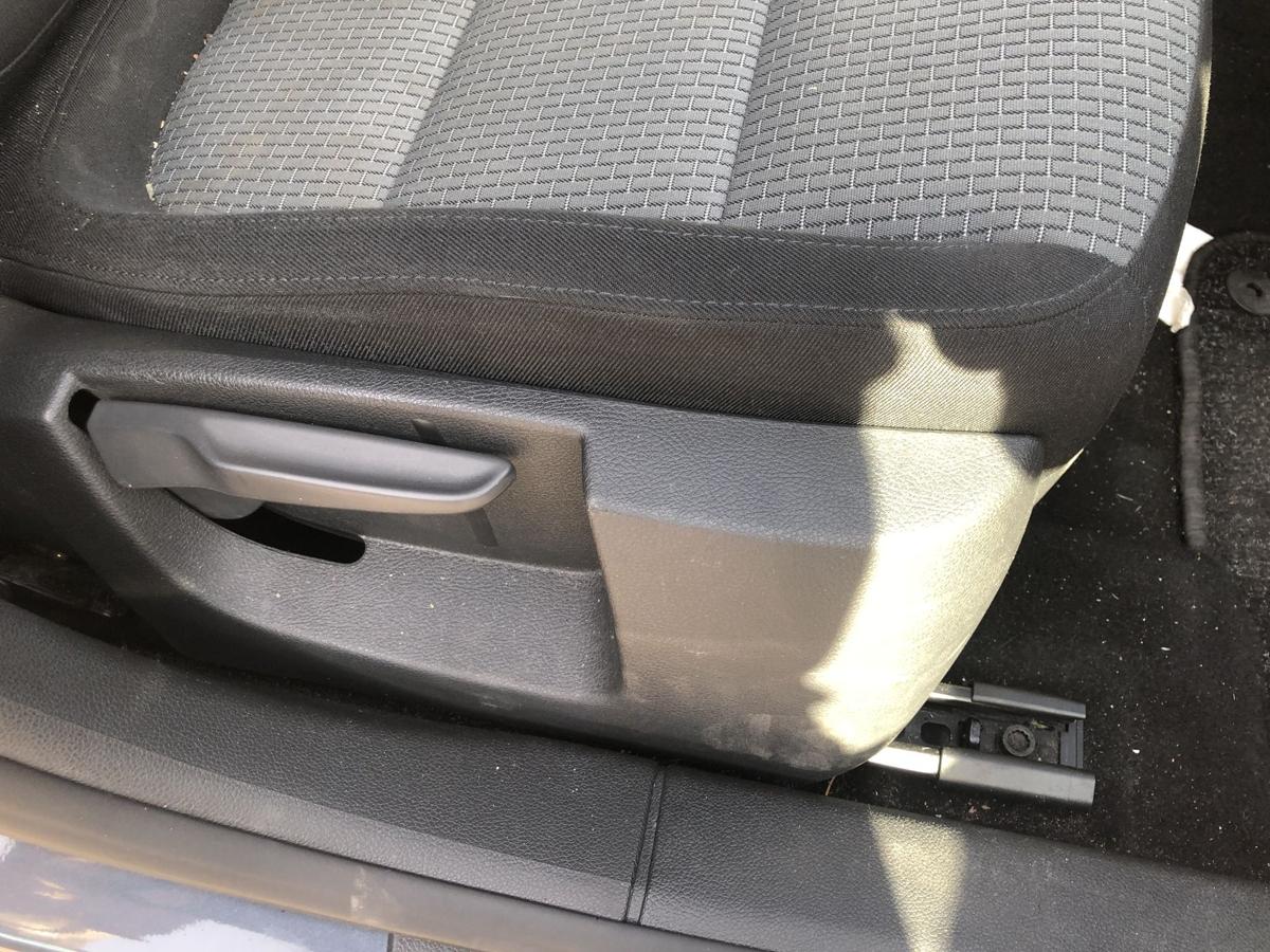 Skoda Superb 2 Typ 3T Sitz vorn rechts Stoffsitz manuelle Verstellung Heizung