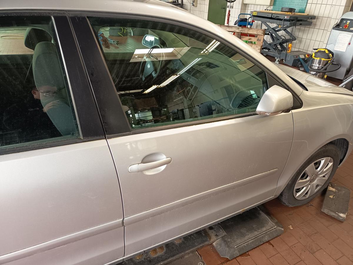 VW Polo 9N3 original T&uuml;r vorne rechts LA7W Reflexsilber Baujahr 2009