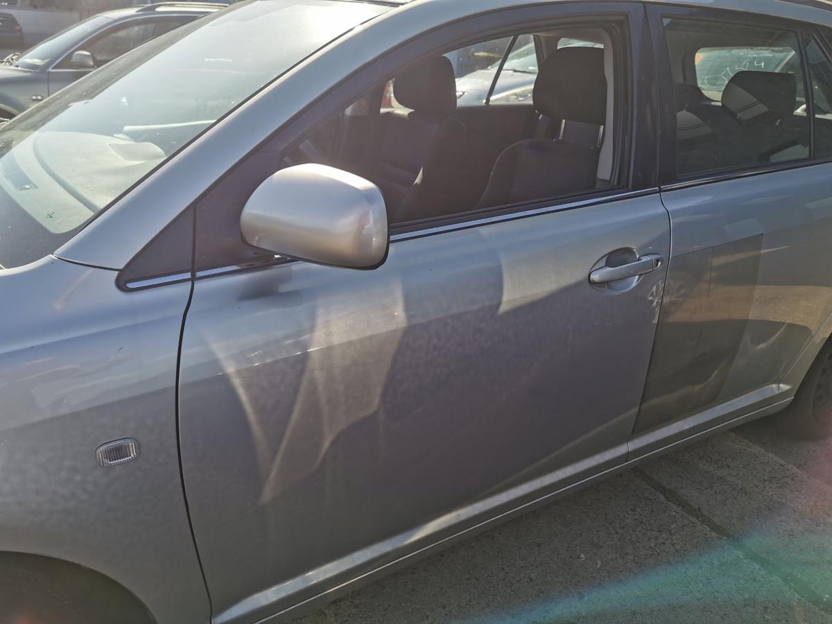 Toyota Avensis T25 Kombi Fahrertür Tür Autotür vorn links 1C0 Radiant Silver Roh