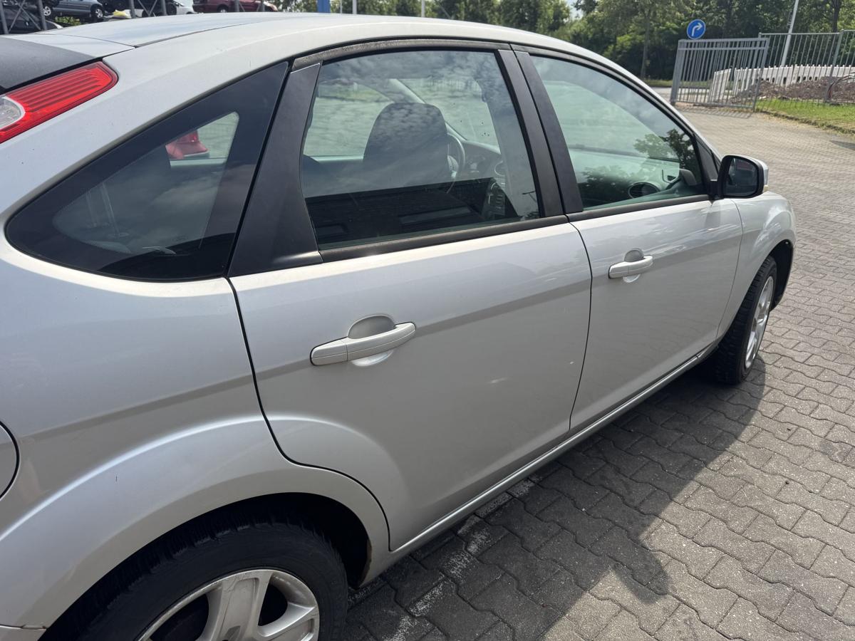 Ford Focus 2 original T&uuml;r hinten rechts Polar Silber Flie&szlig;heck Facelift Bj.2009