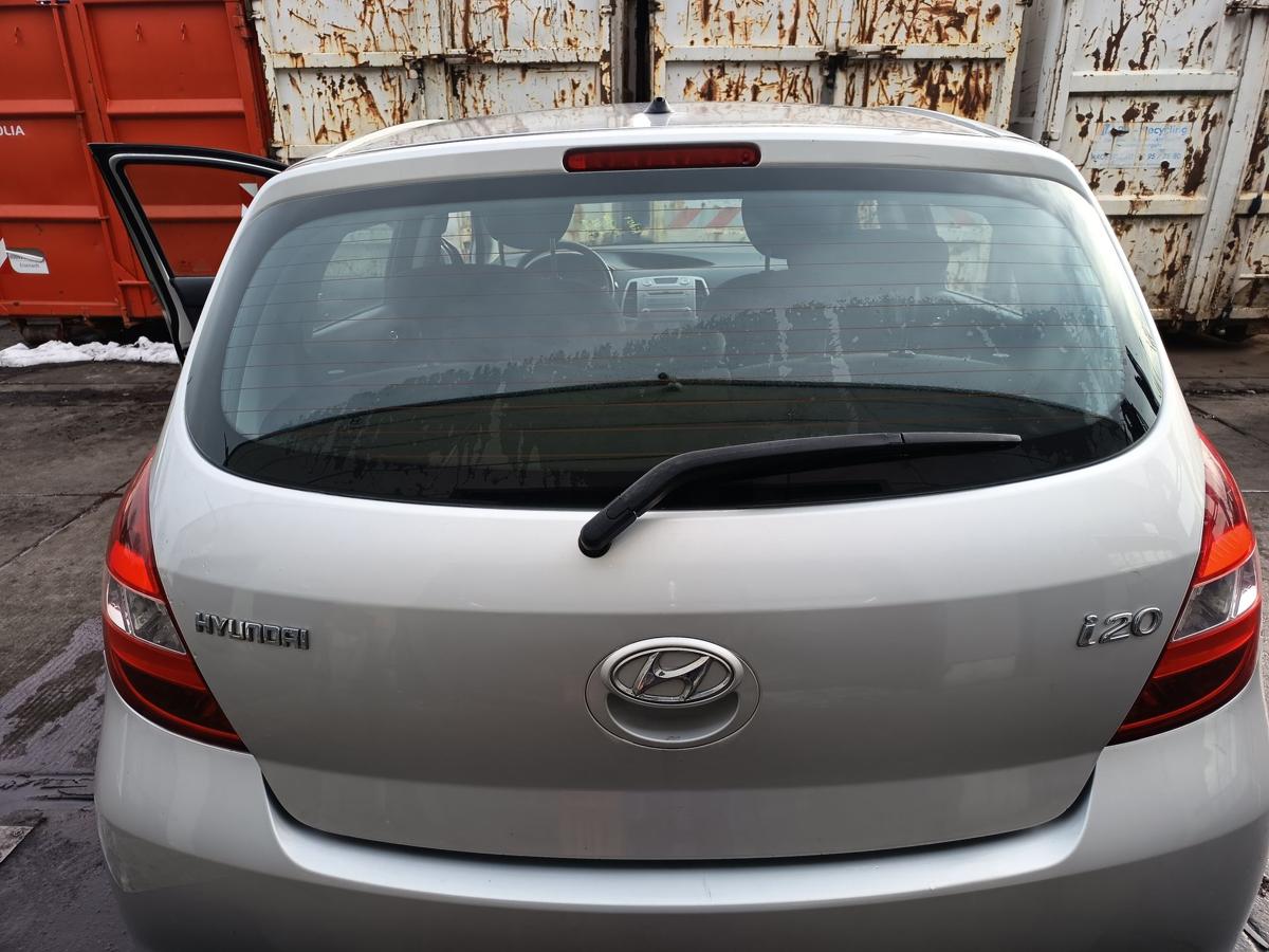 Hyundai i20 original Heckklappe mit Scheibe Deckel hinten FG Seek silver Bj 2012