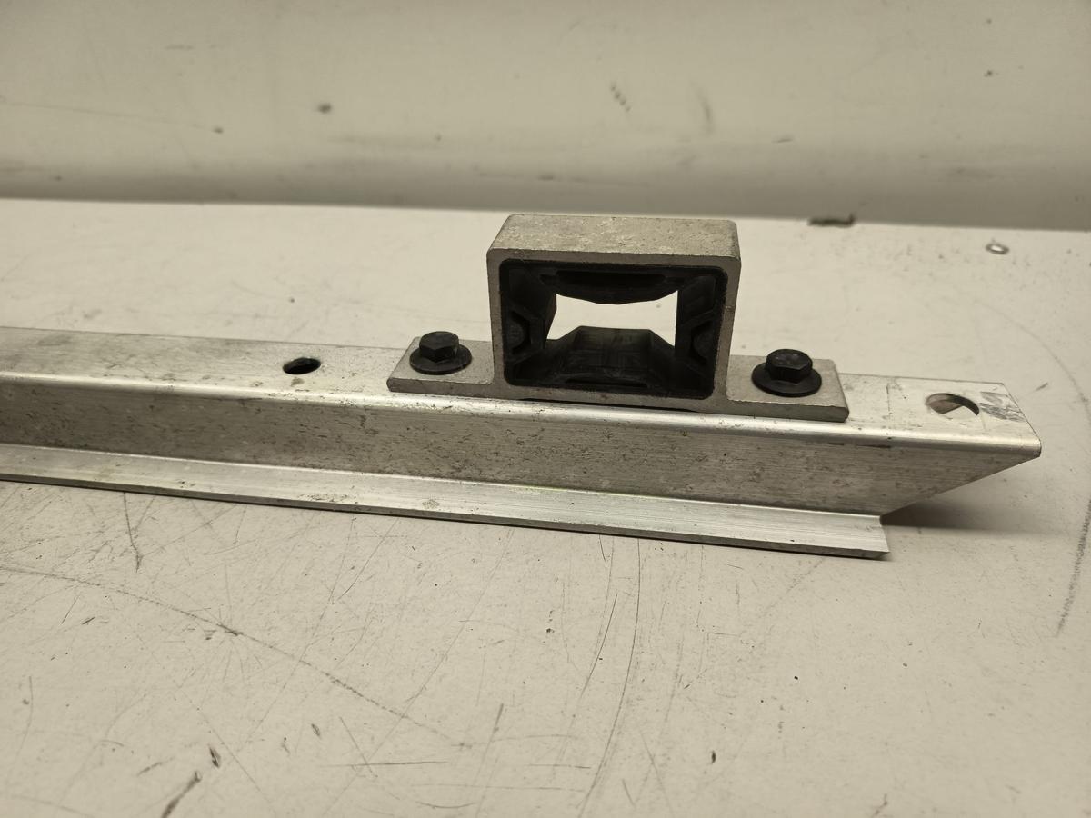 Tesla Model 3 original Motorhalter 110477700A vorn Baujahr 2022