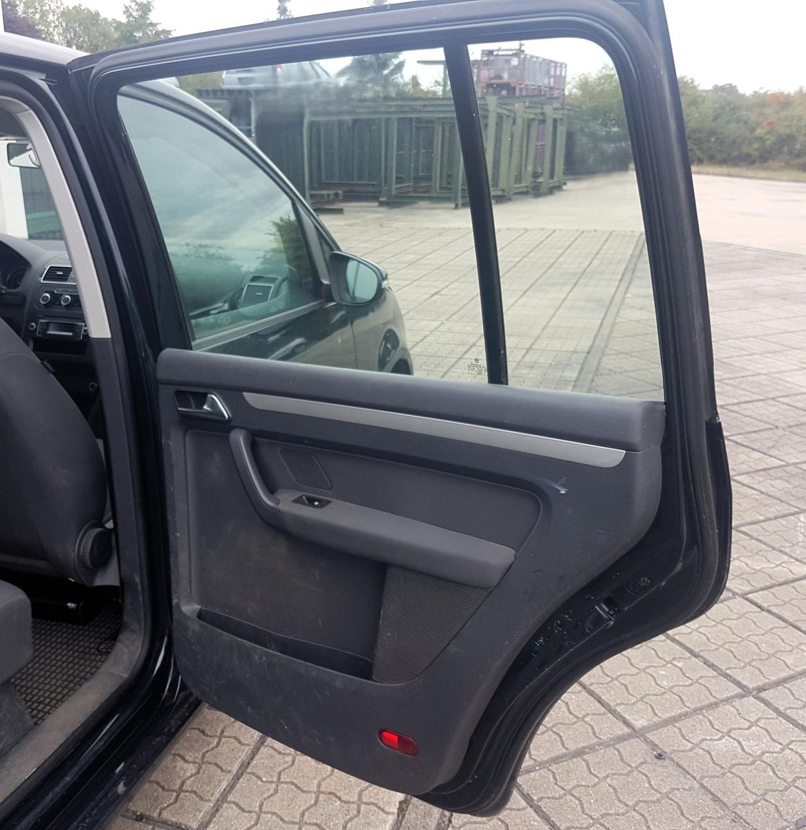 VW Touran 1T3 T&uuml;r hinten rechts in LD6W Veneziengr&uuml;n Bj2013 Rohbaut&uuml;r