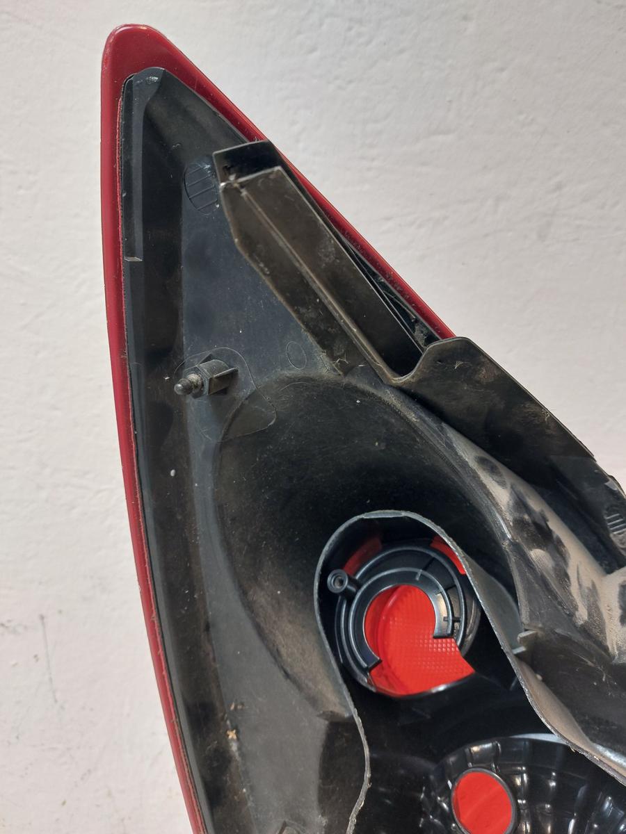 Nissan Primera P12 Fliessheck R&uuml;ckleuchte rechts R&uuml;cklicht Heckleuchte 5t&uuml;rer