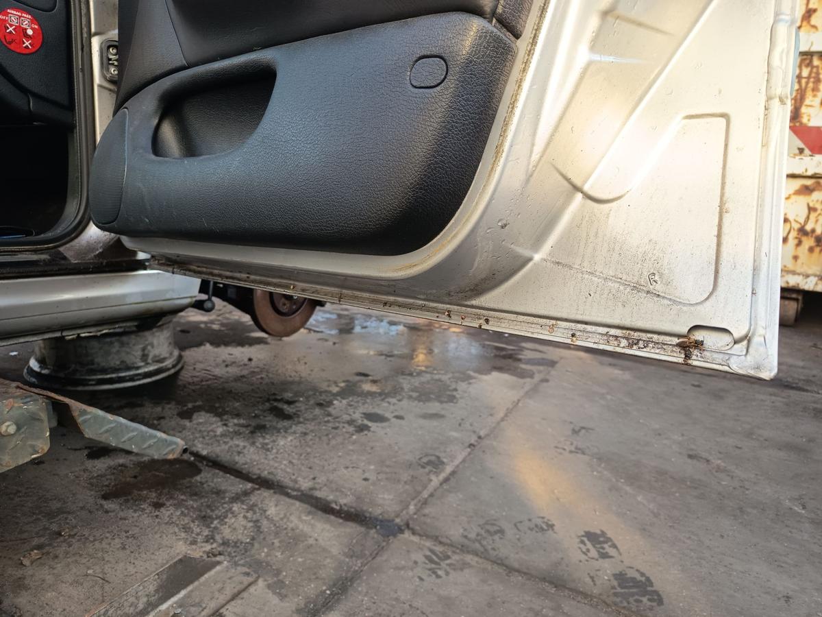 Peugeot 406 original T&uuml;r vorn rechts Beifahrer EYC Quartzgrau Bj 2003