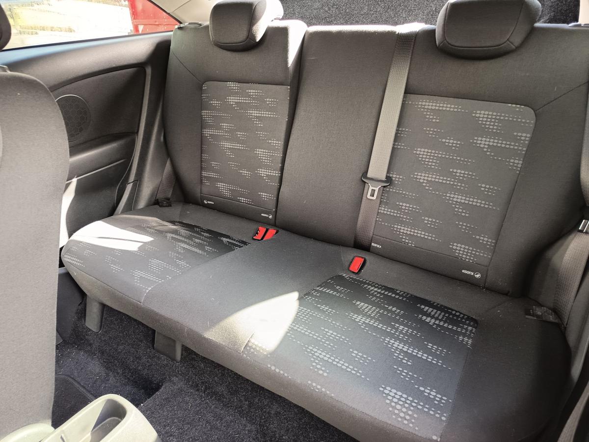 Opel Corsa D 3t&uuml;rer original R&uuml;cksitzbank geteilt Stoff 2 Kopfst&uuml;tzen Bj 2012