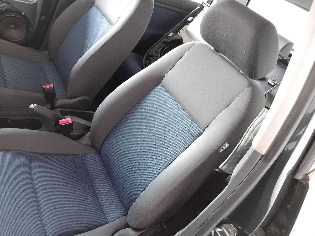 VW Golf Plus 5M Sitz vorn links Fahrersitz beheizt Stoff grau/blau BJ2006