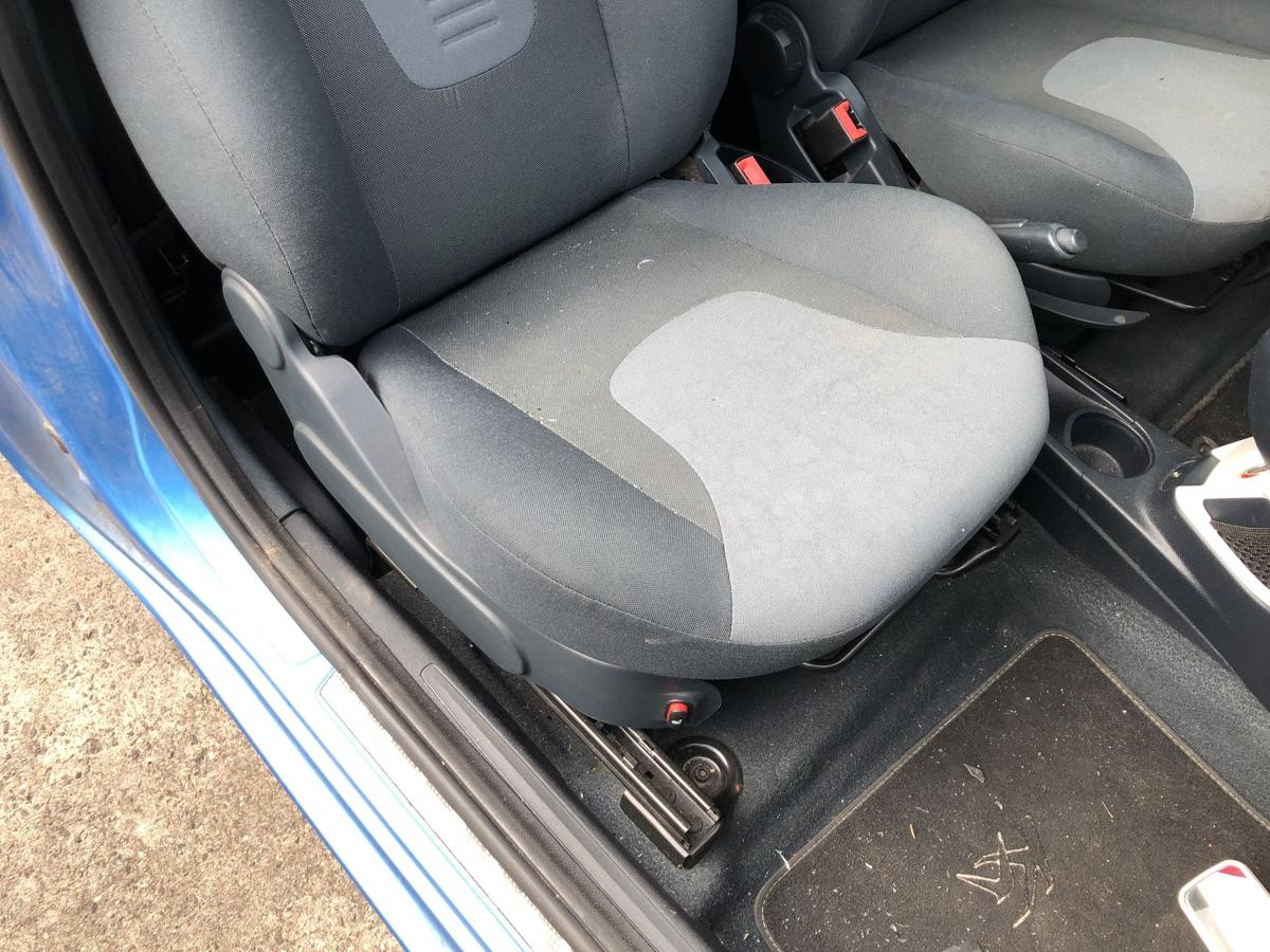 Ford KA RU8 Sitz vorn rechts Beifahrersitz Stoff Heizung Höhenverstellung Autositz