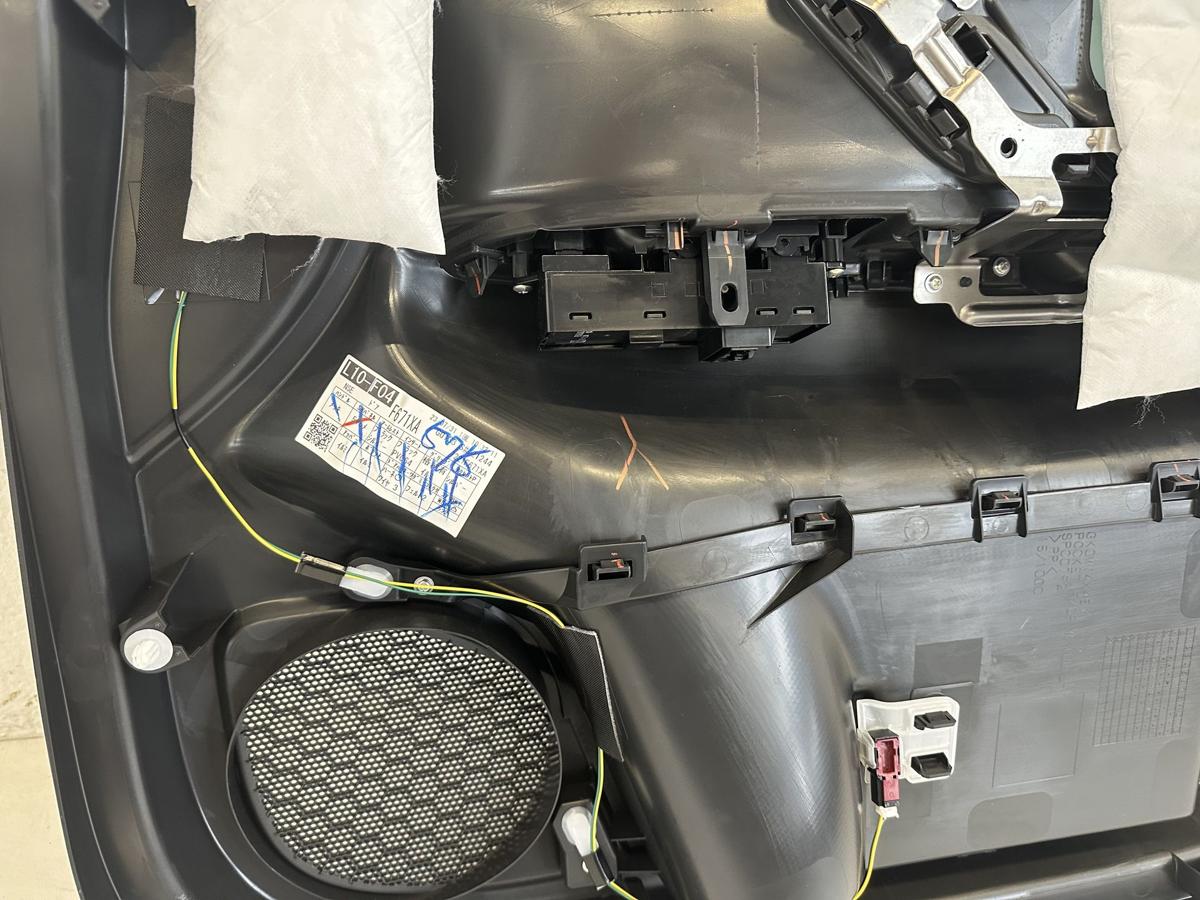 Mitsubishi Eclipse Cross GK0 ab21 T&uuml;rverkleidung vorn links T&uuml;rpappe OEM