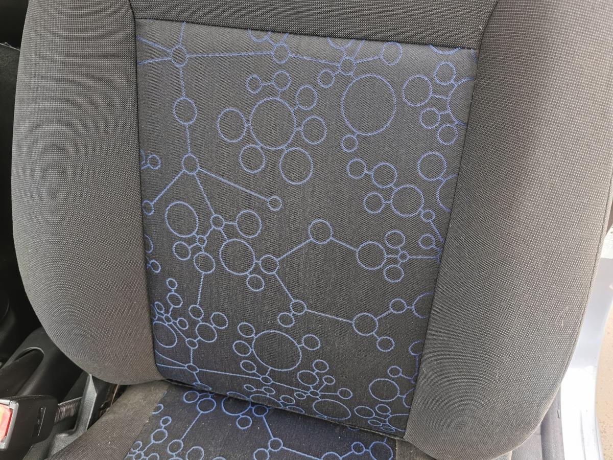 Ford Fiesta JD3 Fahrersitz Sitz Autositz vorn links Stoff 3 Türer