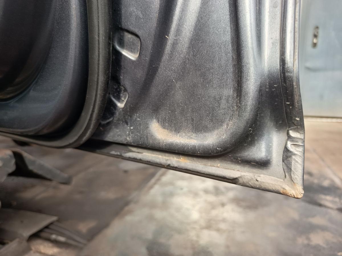 VW Touran 1T original T&uuml;r vorn rechts Beifahrer Rohbau D7X Platingrau Bj 2006