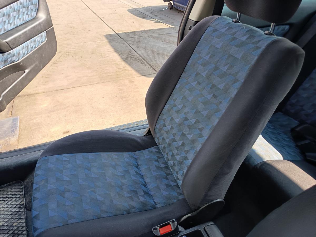 Opel Astra G 3t&uuml;rer original Sitzausstattung komplett Stoff schwarz/blau Bj 1999