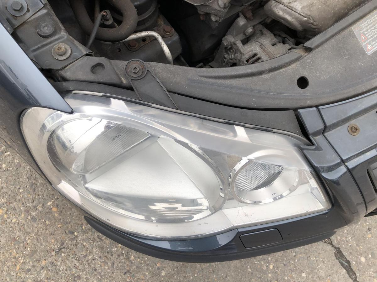 VW Polo 9N3 Scheinwerfer rechts Frontscheinwerfer Lampe Halogen Hella Tr&uuml;bung