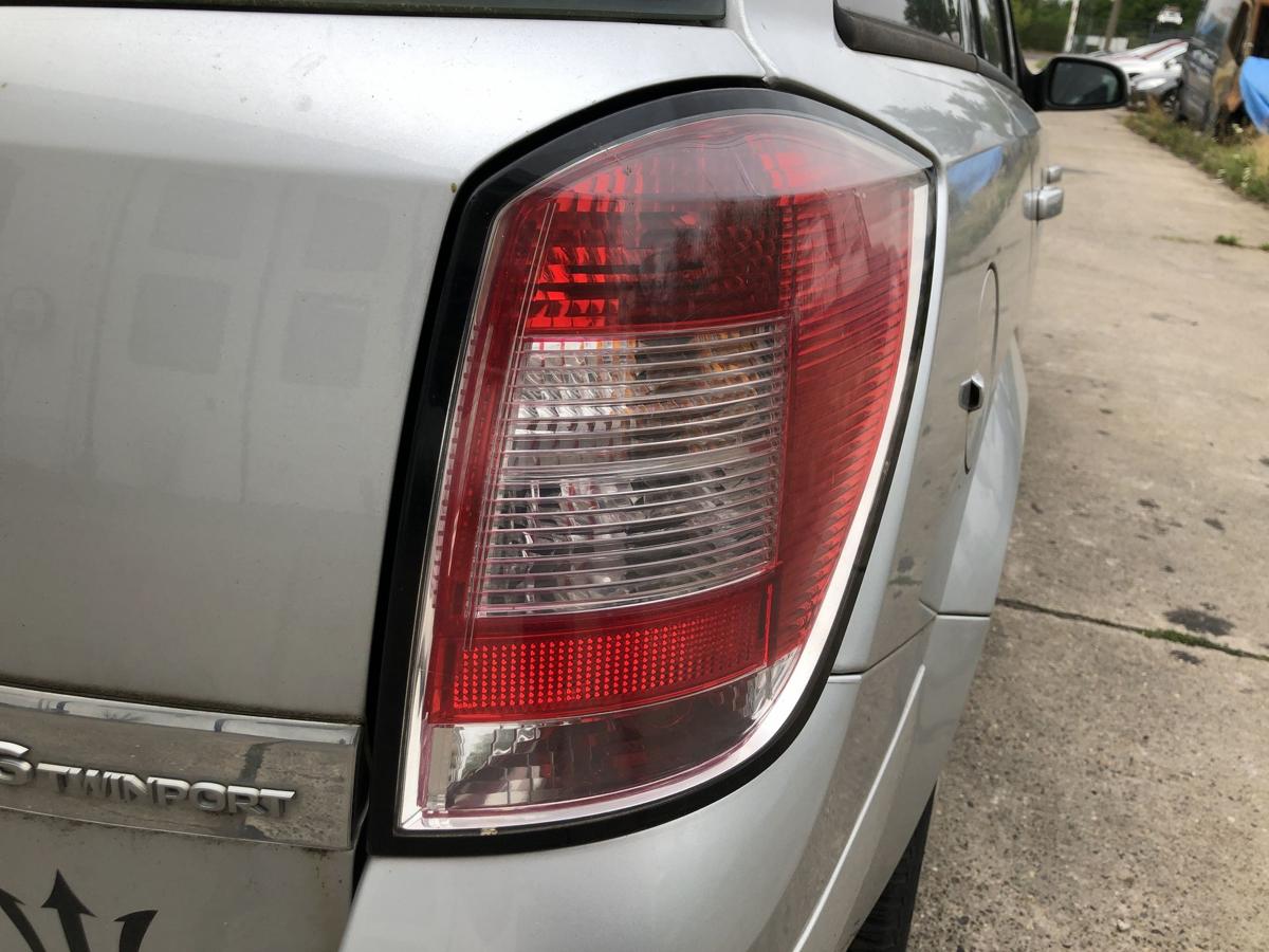 Opel Astra H Caravan R&uuml;ckleuchte rechts R&uuml;cklicht Heckleuchte Schlusslicht