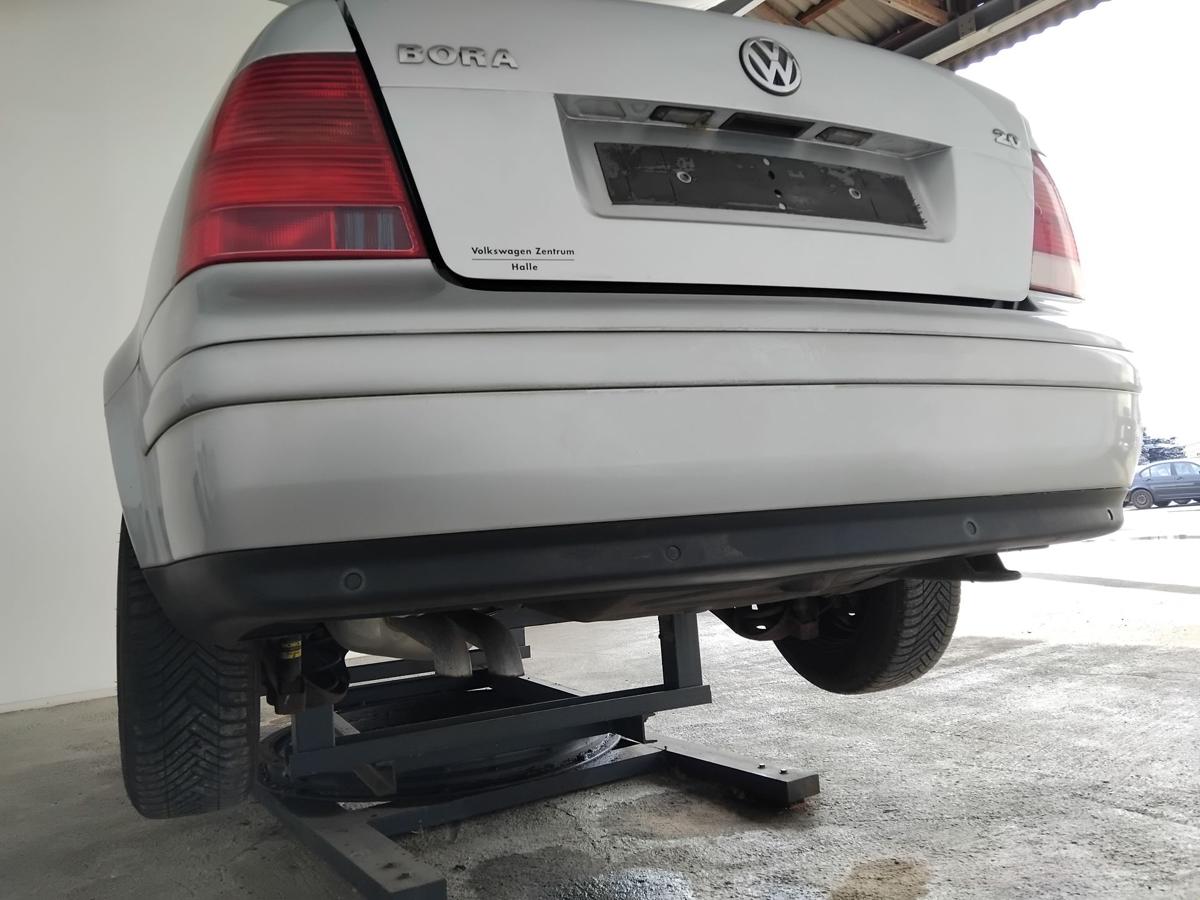 VW Bora Limousine original Sto&szlig;stange Sto&szlig;f&auml;nger hinten PDC BJ2002 LA7W reflexsilbermetallic