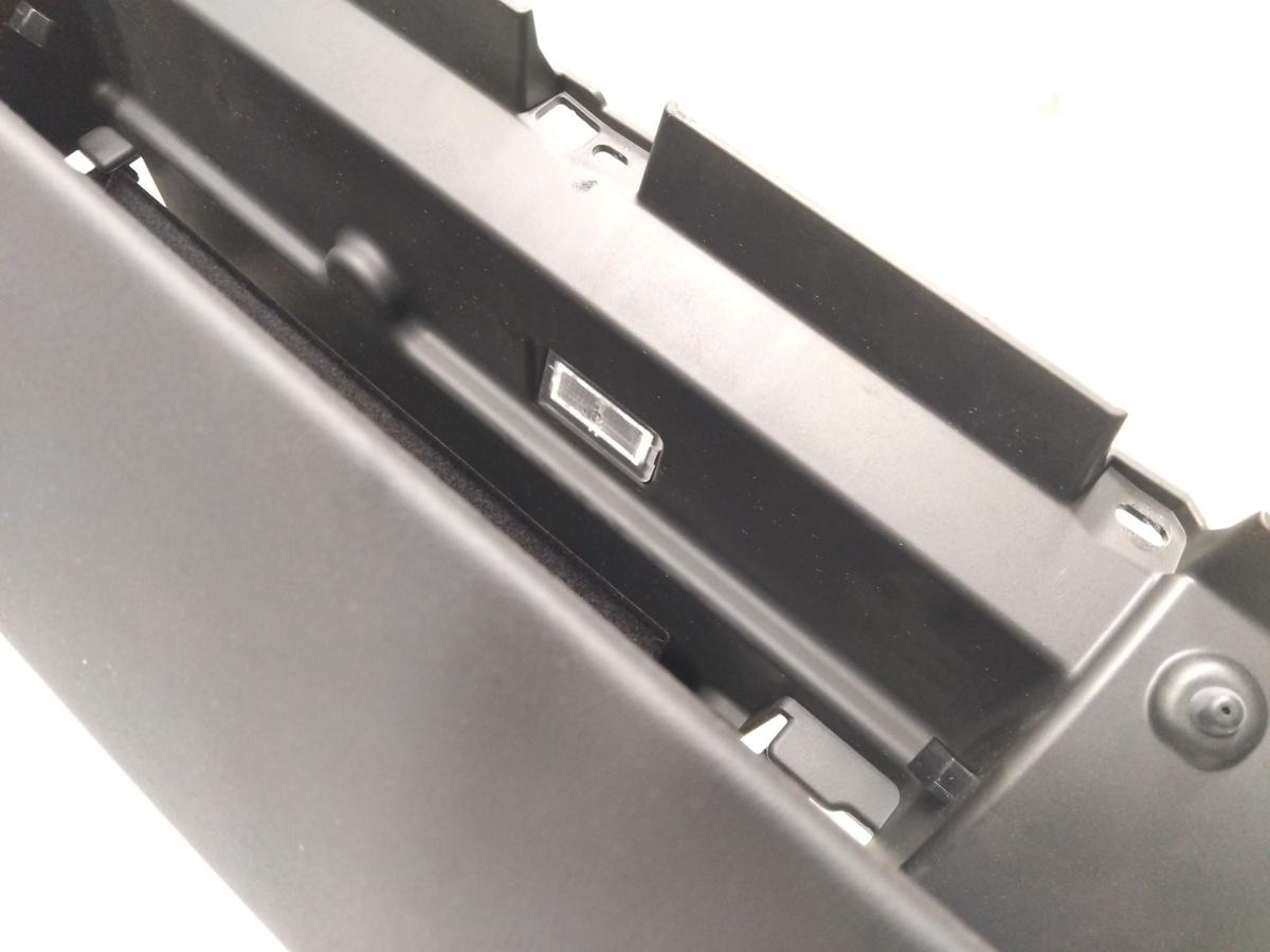 Tesla Model Y original Handschuhfach Handschuhkasten rechts schwarz BJ2023