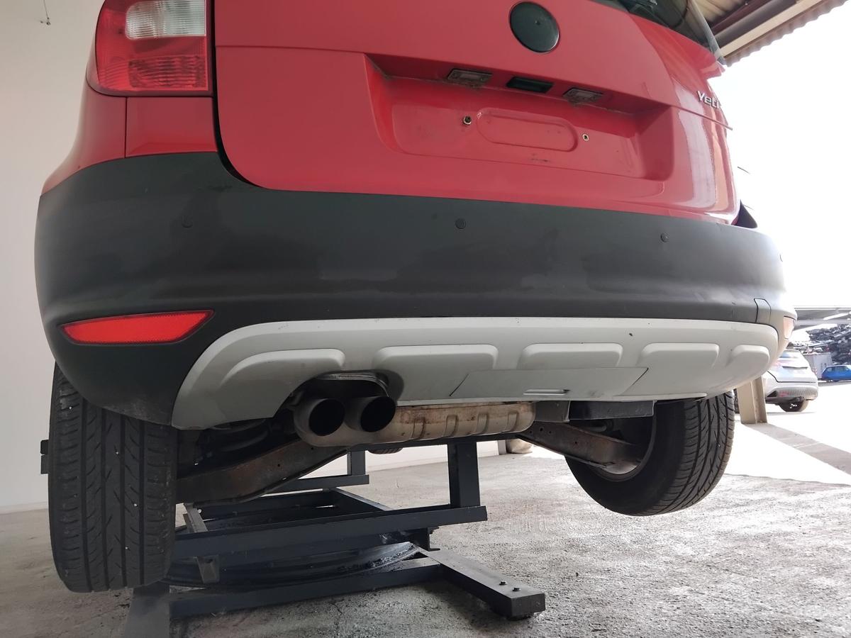 Skoda Yeti 5L original Stoßfänger Stoßstange hinten mit PDC BJ2010 AHK Klappe