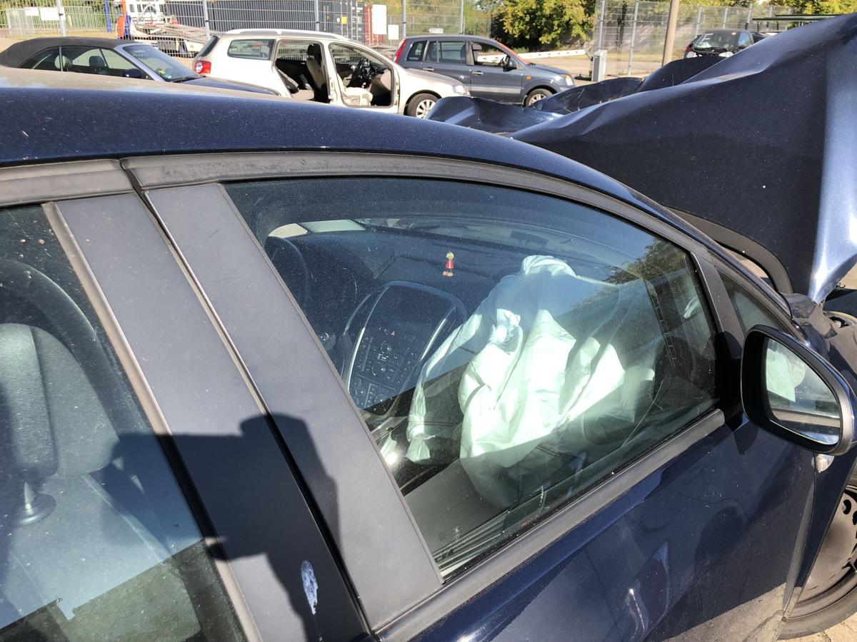 Opel Astra J Tür vorn rechts Beifahrertür im Rohbau Z22A Waterworld Met