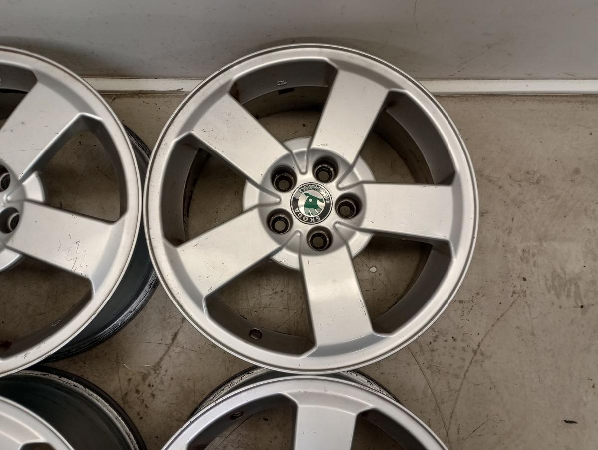 Skoda Octavia 1U orig Satz Alufelgen 6,5x16 ET 42