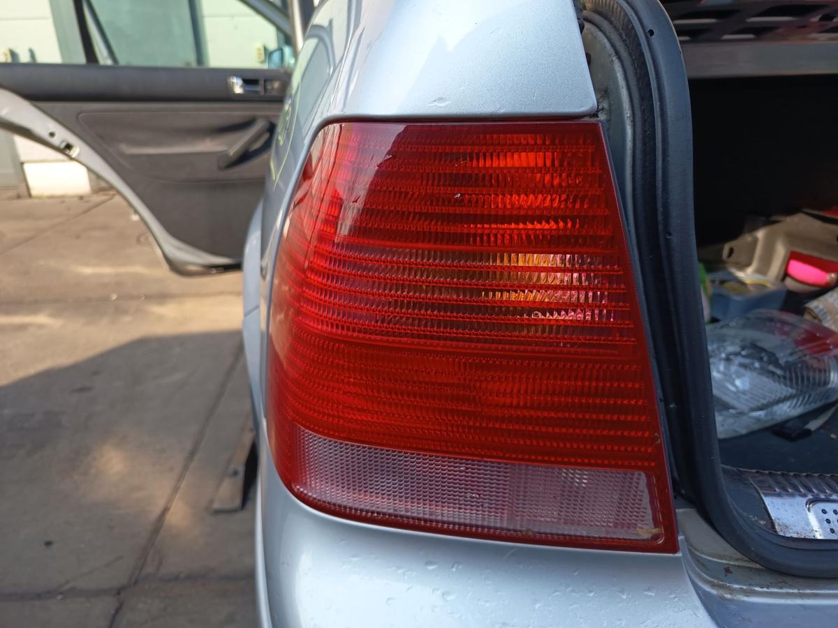 VW Bora 1J Limo original R&uuml;ckleuchte links Heck Schluss Licht Bj 2001