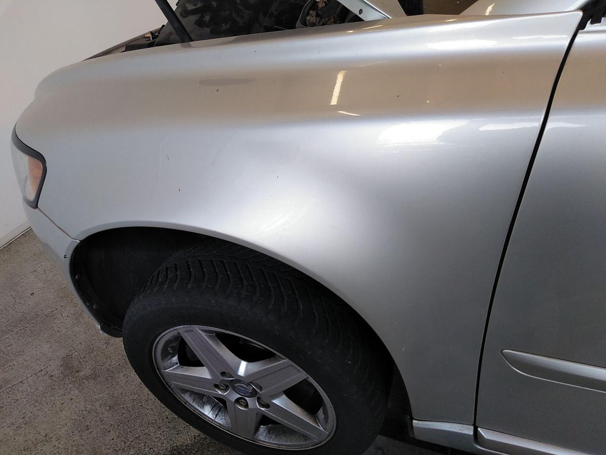 Volvo V50 und S40 original Kotflügel vorn links silbermetallic Bj.2008