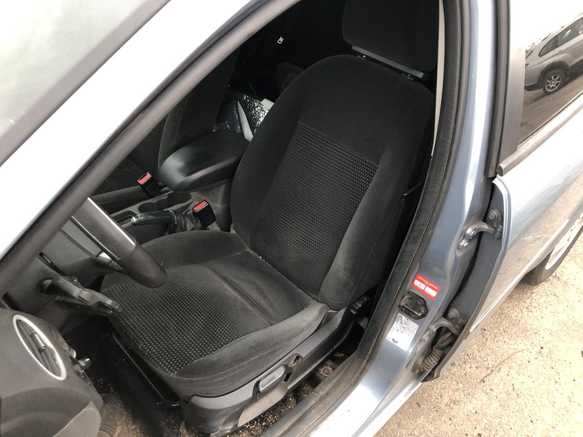 Ford Focus DA3 Sitz vorn links Fahrersitz Veloursitz ohne Heizung Autositz Stoff