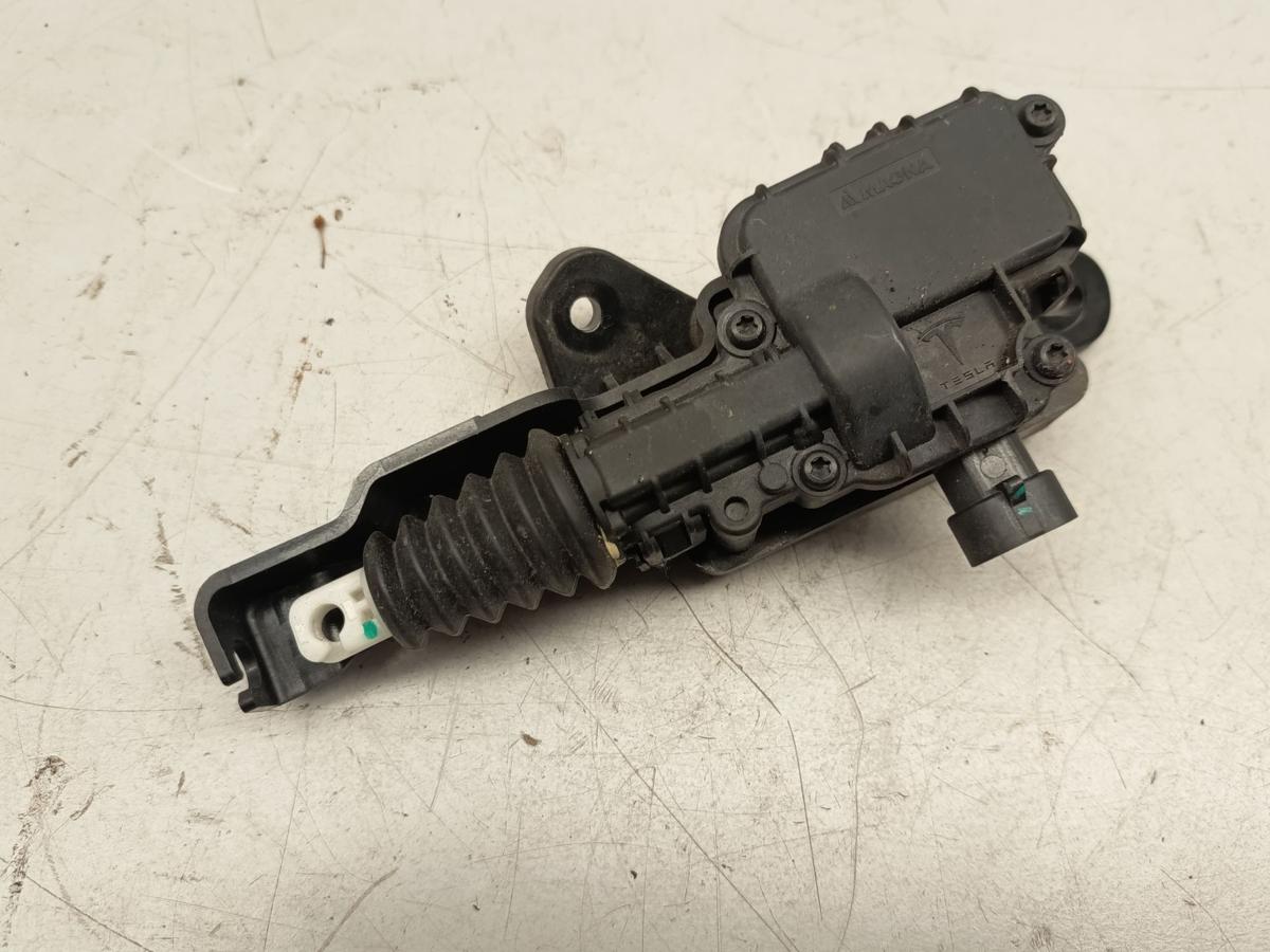 Tesla Model 3 original Motorhaubenschloss verriegelung 164307100A Baujahr 2021