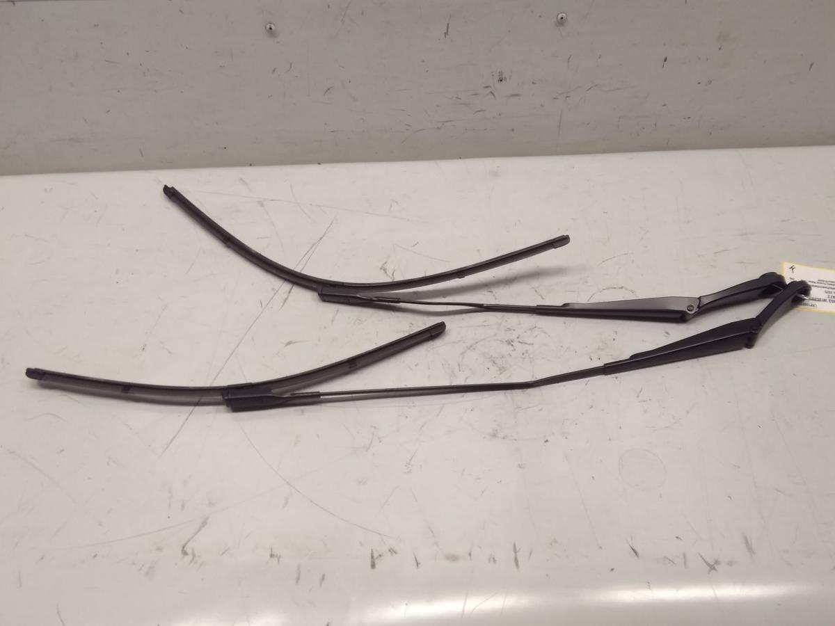 Porsche Macan 2 Turbo Typ XAB 95C original Satz Wischerarme vorn Bj.2024