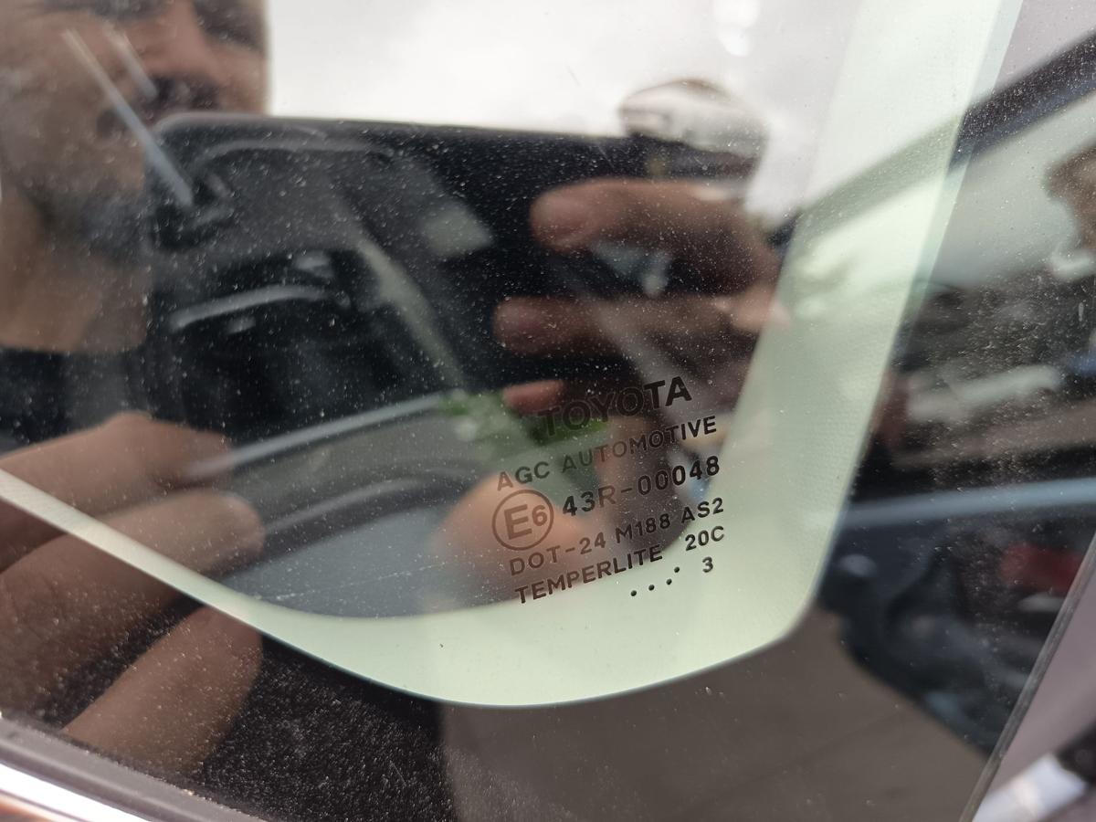 Toyota Auris E18 Limo original Seitenscheibe hinten rechts Fond C S&auml;ule Bj 2013
