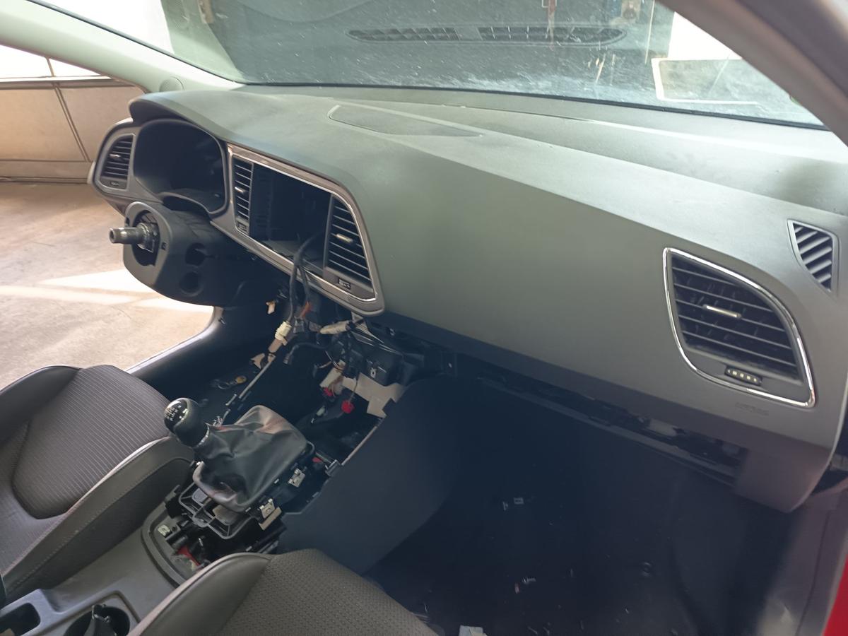 Seat Leon ST 5F original Armaturenbrett Tafel Oberteil Bj 2015