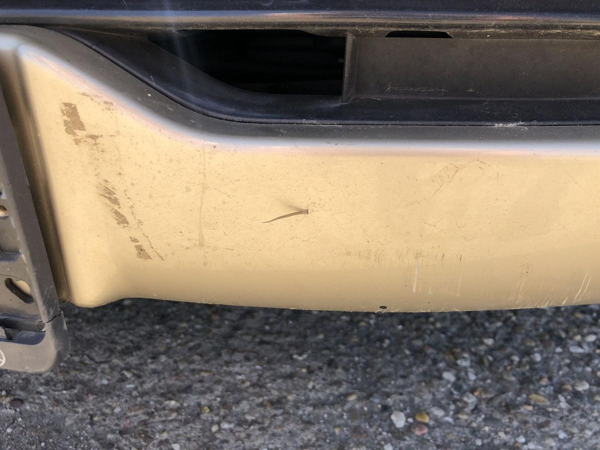 Citroen C4 Typ L Sto&szlig;f&auml;nger vorn Frontsch&uuml;rze mit Nebel Besch&auml;digt KCW gold