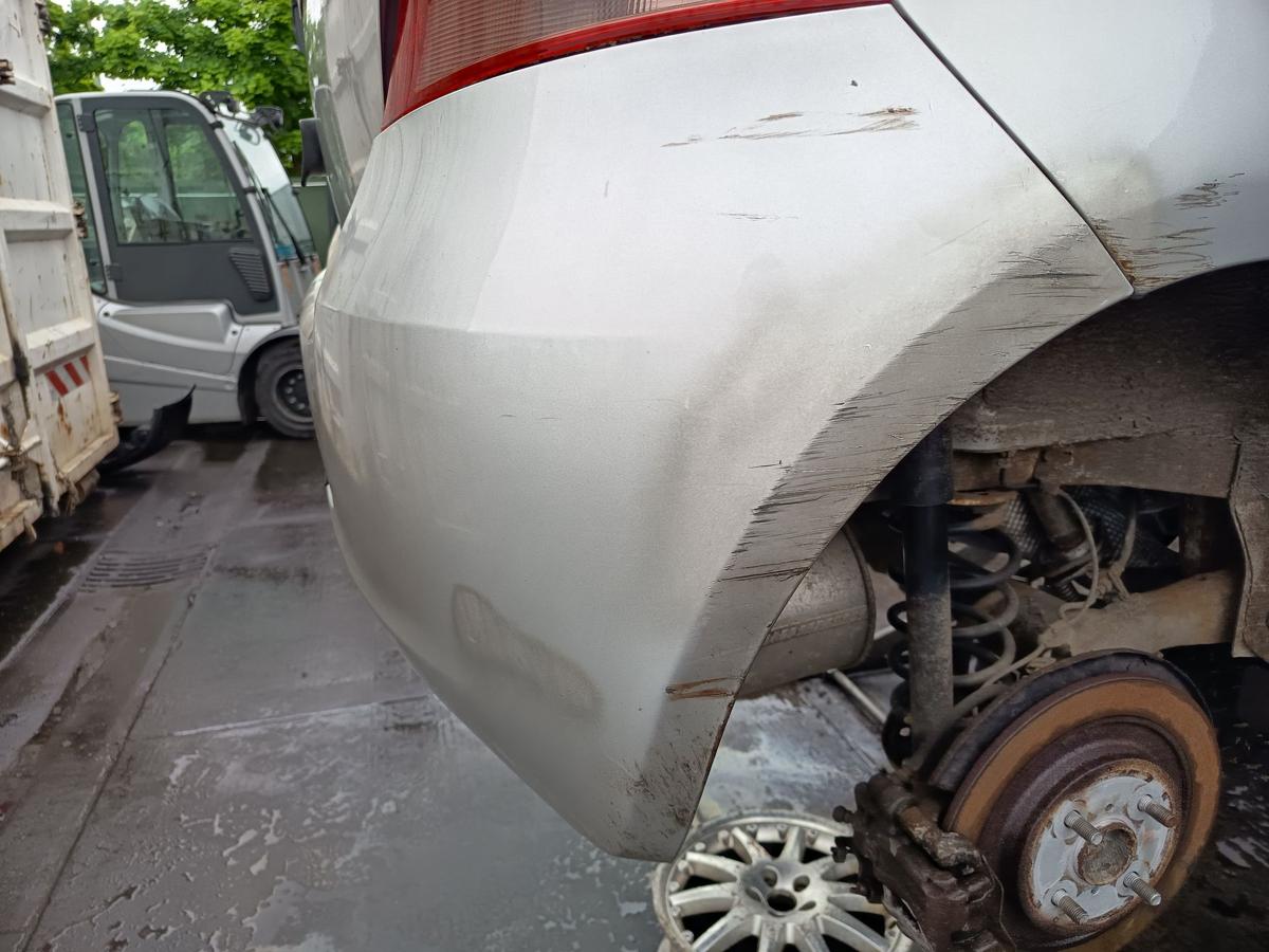 Toyota Yaris XP9 original Stoßstange Fänger hinten/Heck 1E7 Silver pearl Bj 2006