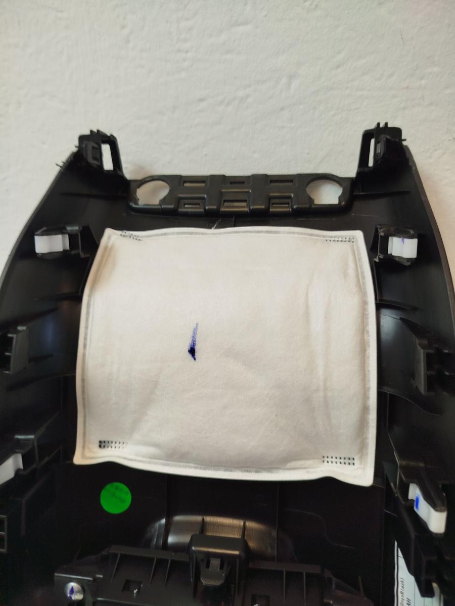 NIO EL6 Elektro SUV Innenverkleidung Mitteltunnel hinten USB C Anschluss