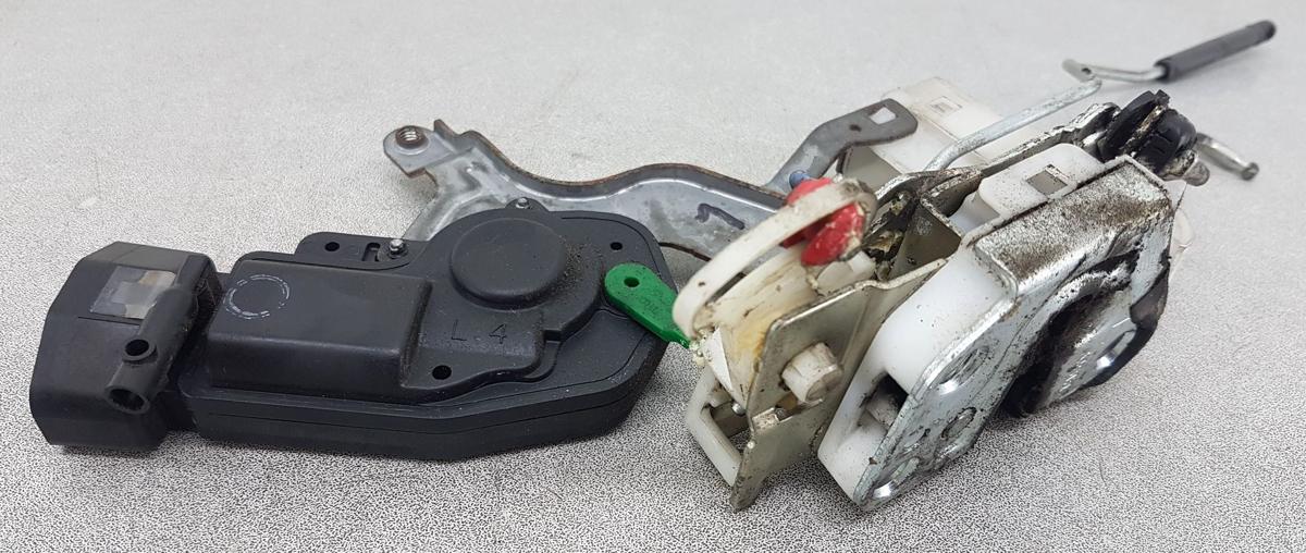 Toyota Aygo Türschloss vorn links Bj2006 für ZV 5 Pins 3 Türig