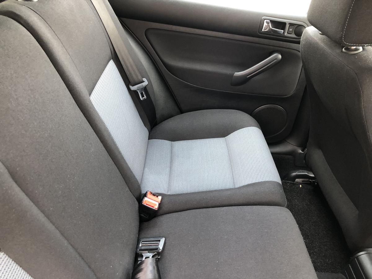 VW Golf 4 IV 1J R&uuml;cksitzbank Sitzbank R&uuml;ckbank Pacific 5 t&uuml;rer R&uuml;cksitze Stoff
