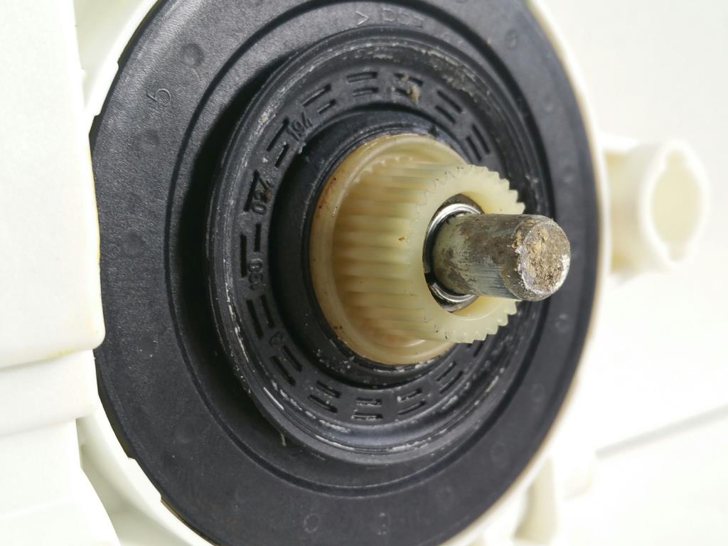 VW Jetta 1K2 Bj.08 original Fensterhebermotor vorn link 1K5837401AJ