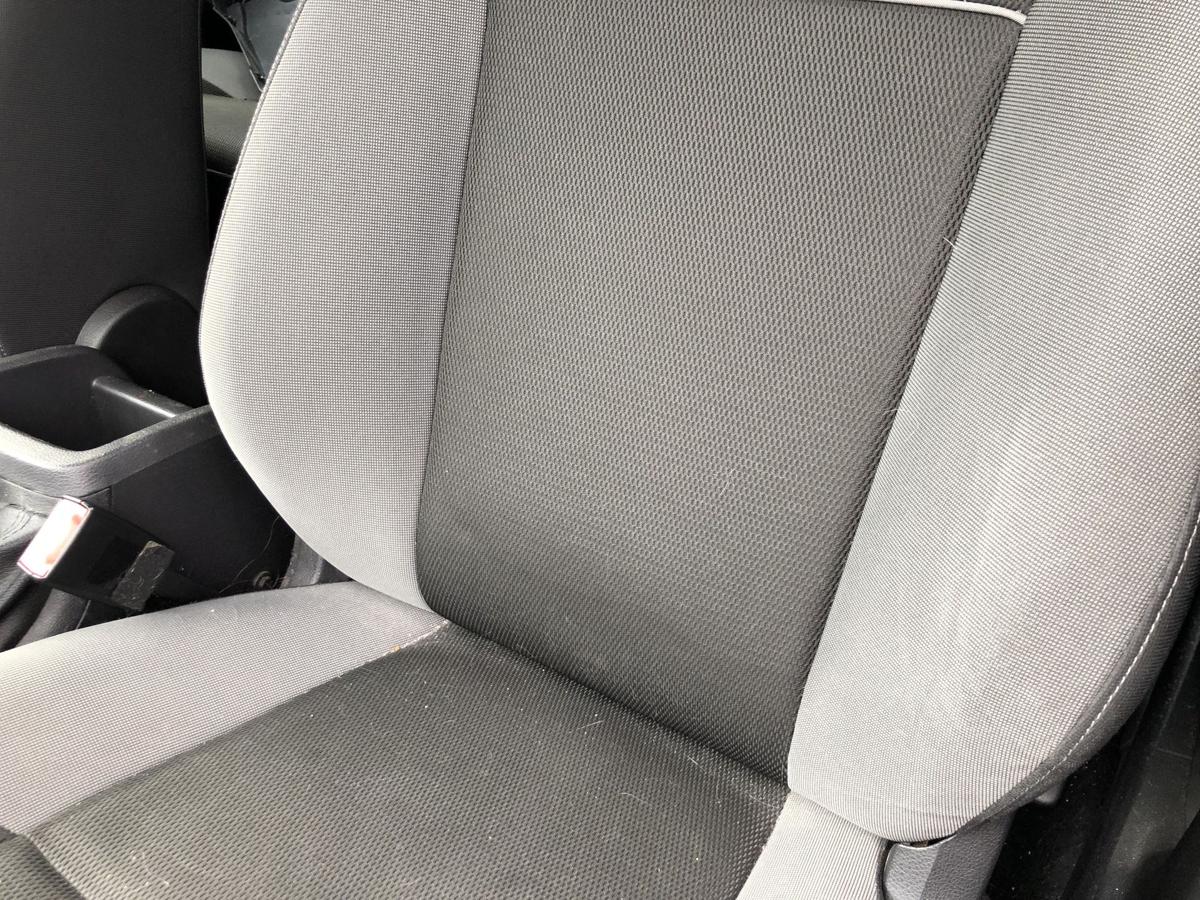 Ford Focus DYB Sitz vorn links Fahrersitz Stoff Sitzheizung Stoffsitz 5trg