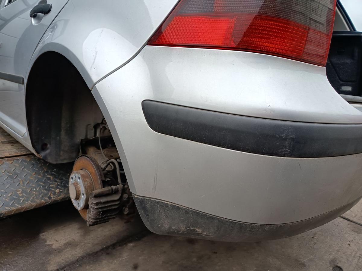 VW Golf IV original Sto&szlig;stange hinten LA7W Reflexsilber Metallic Baujahr 2002