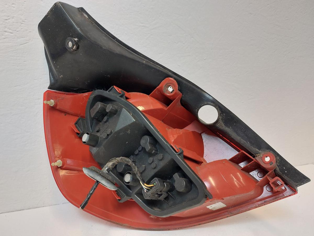 Renault Clio III R Rückleuchte Schlussleuchte Rücklicht hinten rechts mit Träger Renault Clio III R Rückleuchte Schlussleuchte Rücklicht hinten rechts mit Träger