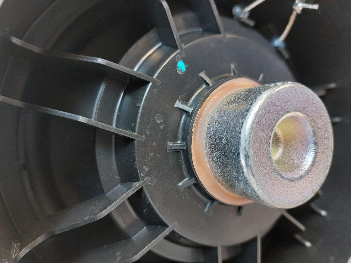 NIO EL6 Elektro SUV Lautsprecher T&uuml;r hinten links T&uuml;rlautsprecher Box Tiefton