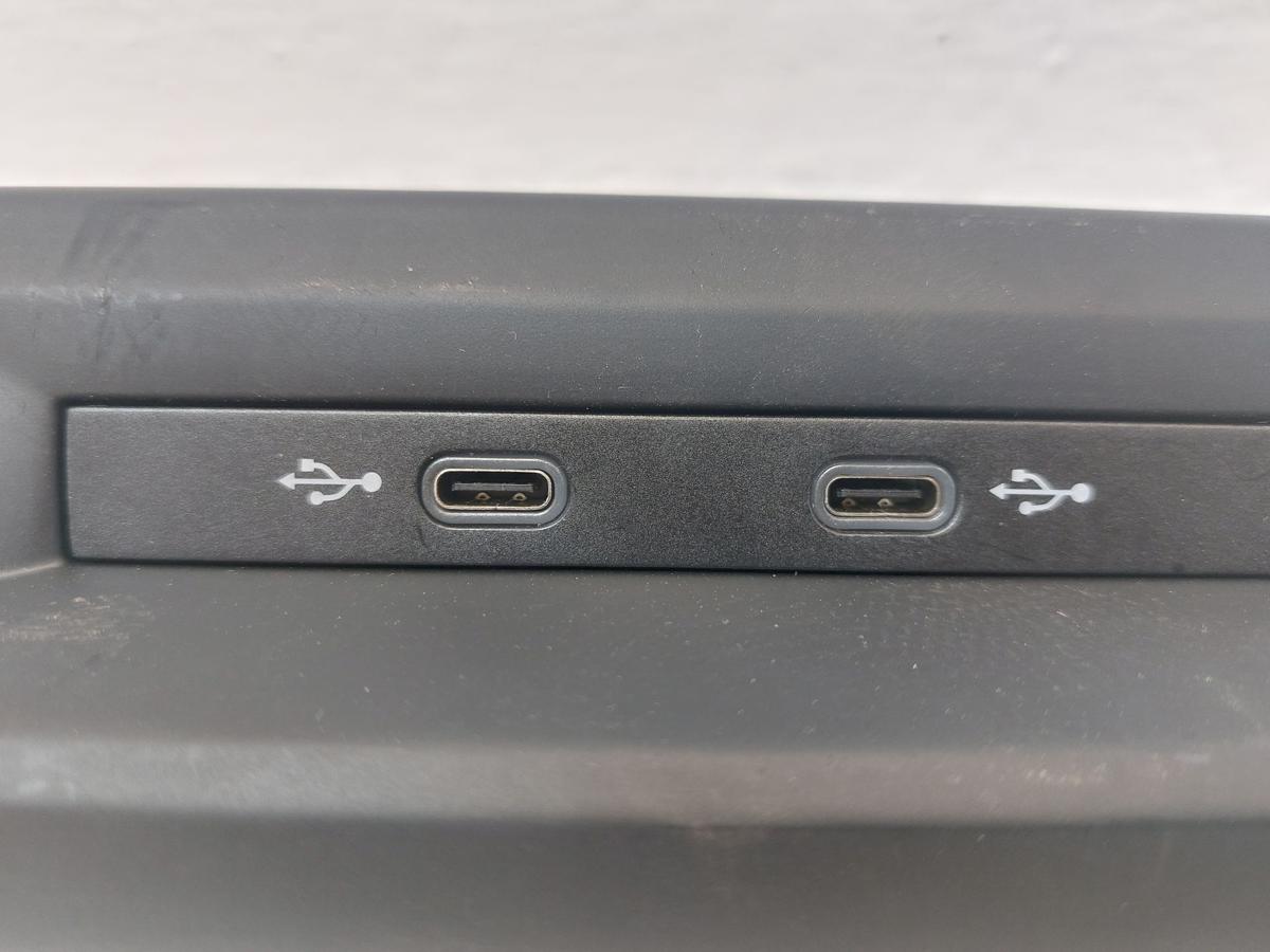 VW Golf 8 VIII CD Variant Leiste USB Anschl&uuml;sse Armaturenbrett vorn