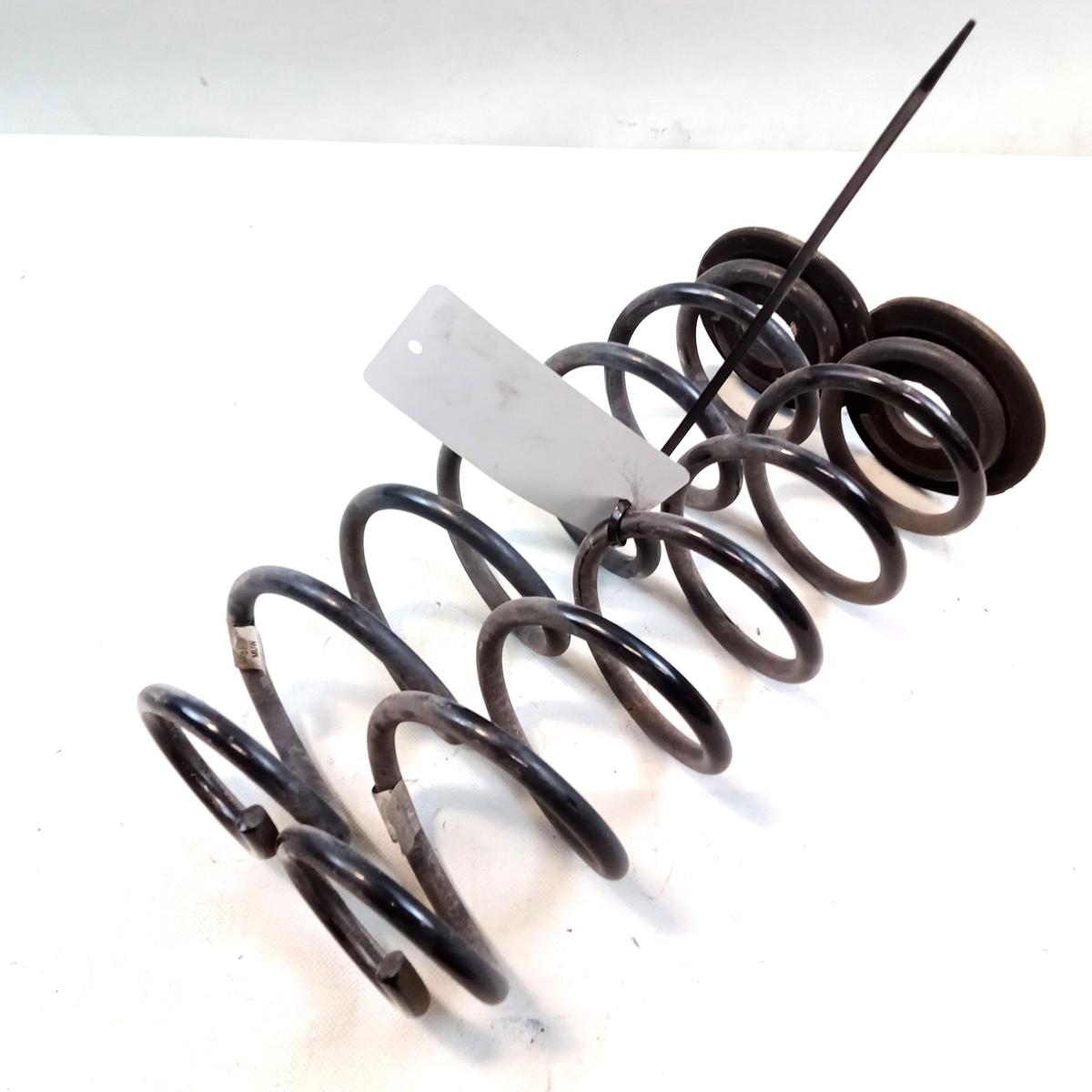 VW Golf 7 Flie&szlig;heck original Satz Schraubenfeder Hinterachse 1.6TDI BJ2017