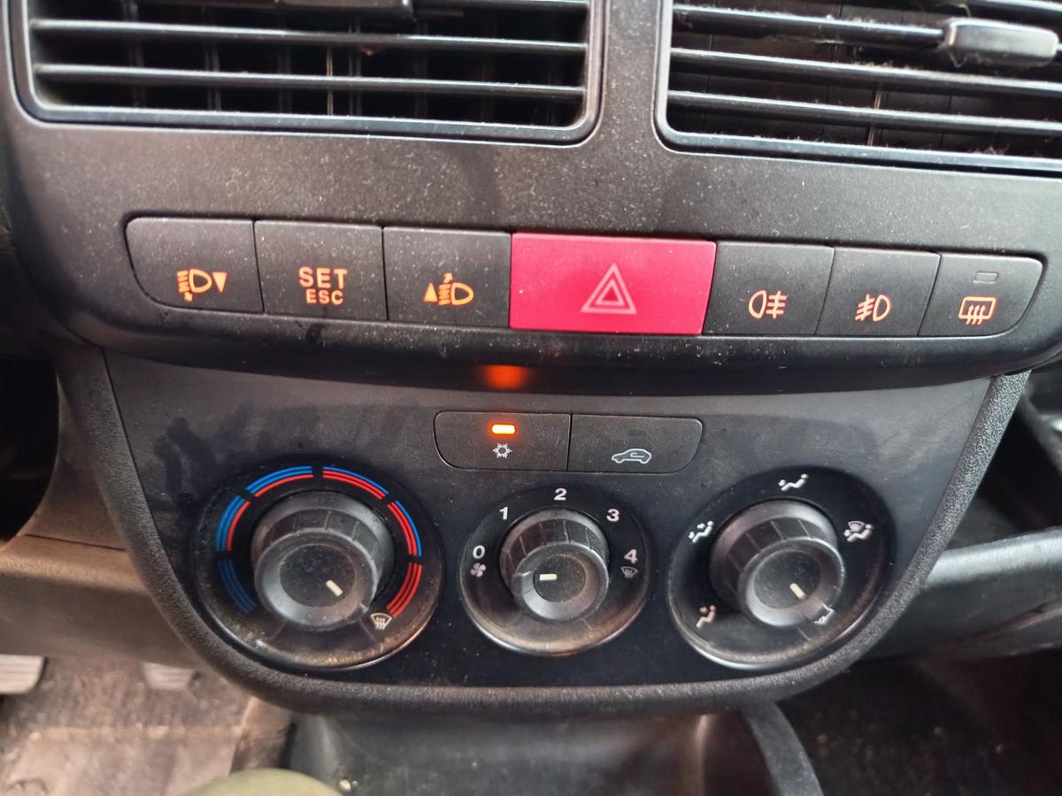 Opel Combo D original Heizungsbet&auml;tigung manuelle Klima Baujahr 2012